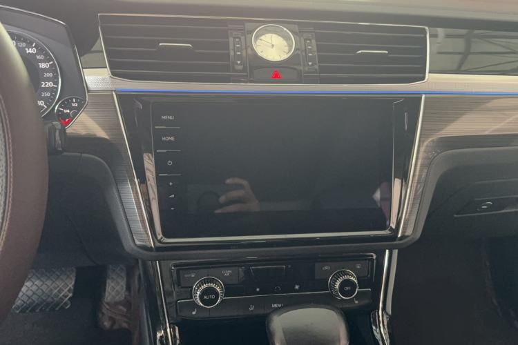 Used Volkswagen Phideon 2018 Revised Version 380TSI Two-Wheel Drive Business Edition Audio And AC Panel