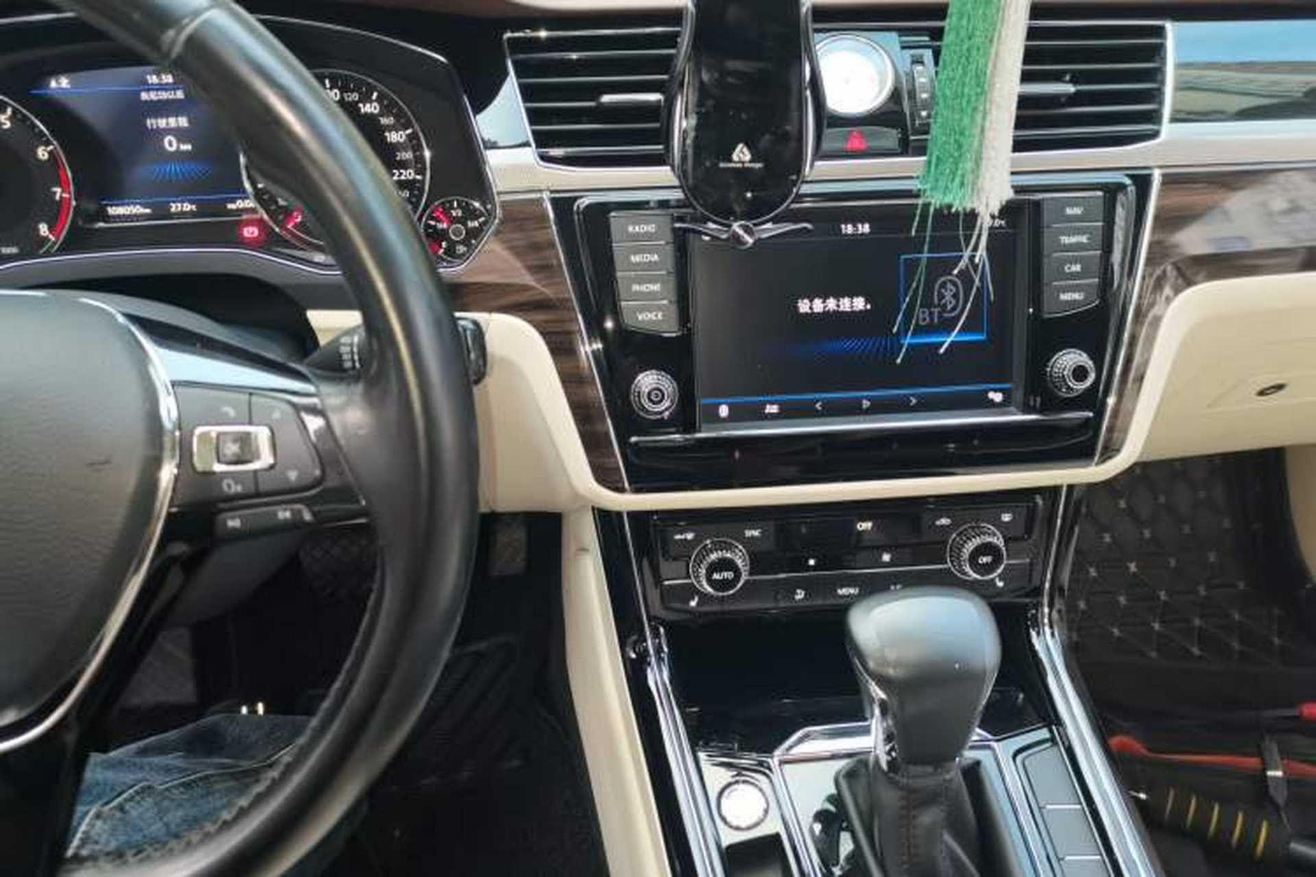 Used Volkswagen Phideon 2018 Revised Version 380TSI Two-Wheel Drive Business Edition Audio And AC Panel