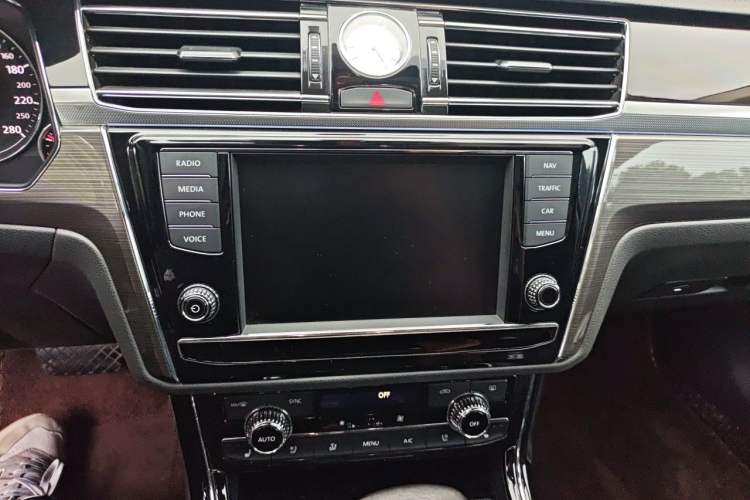 Used Volkswagen Phideon 2018 380TSI Two-Wheel-Drive Flagship Edition Audio And AC Panel