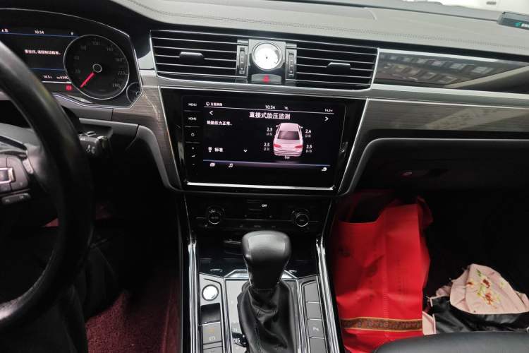 Used Volkswagen Phideon 2018 Revised Version 380TSI Two-Wheel Drive Business Edition Audio And AC Panel