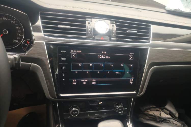 Used Volkswagen Phideon 2018 Revised Version 380TSI Two-Wheel Drive Business Edition Audio And AC Panel