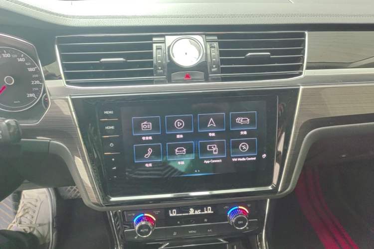 Used Volkswagen Phideon 2018 Revised Version 380TSI Two-Wheel Drive Business Edition Audio And AC Panel