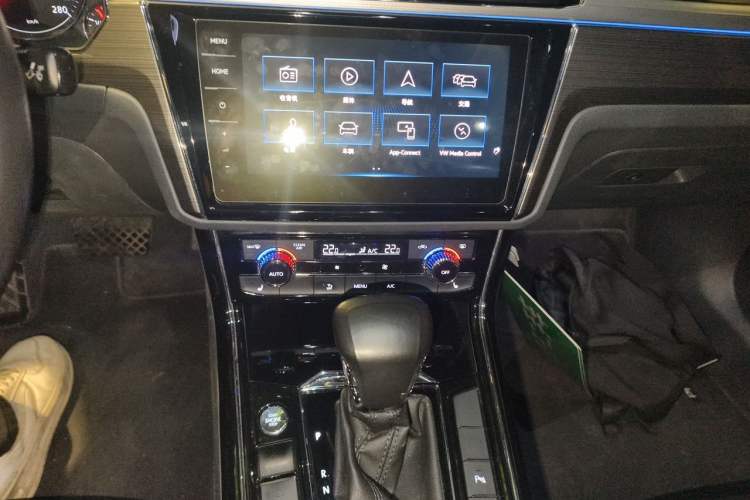 Used Volkswagen Phideon 2018 Revised Version 380TSI Two-Wheel Drive Business Edition Audio And AC Panel