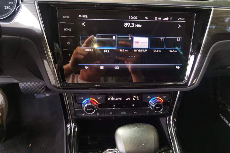 Used Volkswagen Phideon 2018 Revised Version 380TSI Two-Wheel-Drive Flagship Edition Audio And AC Panel