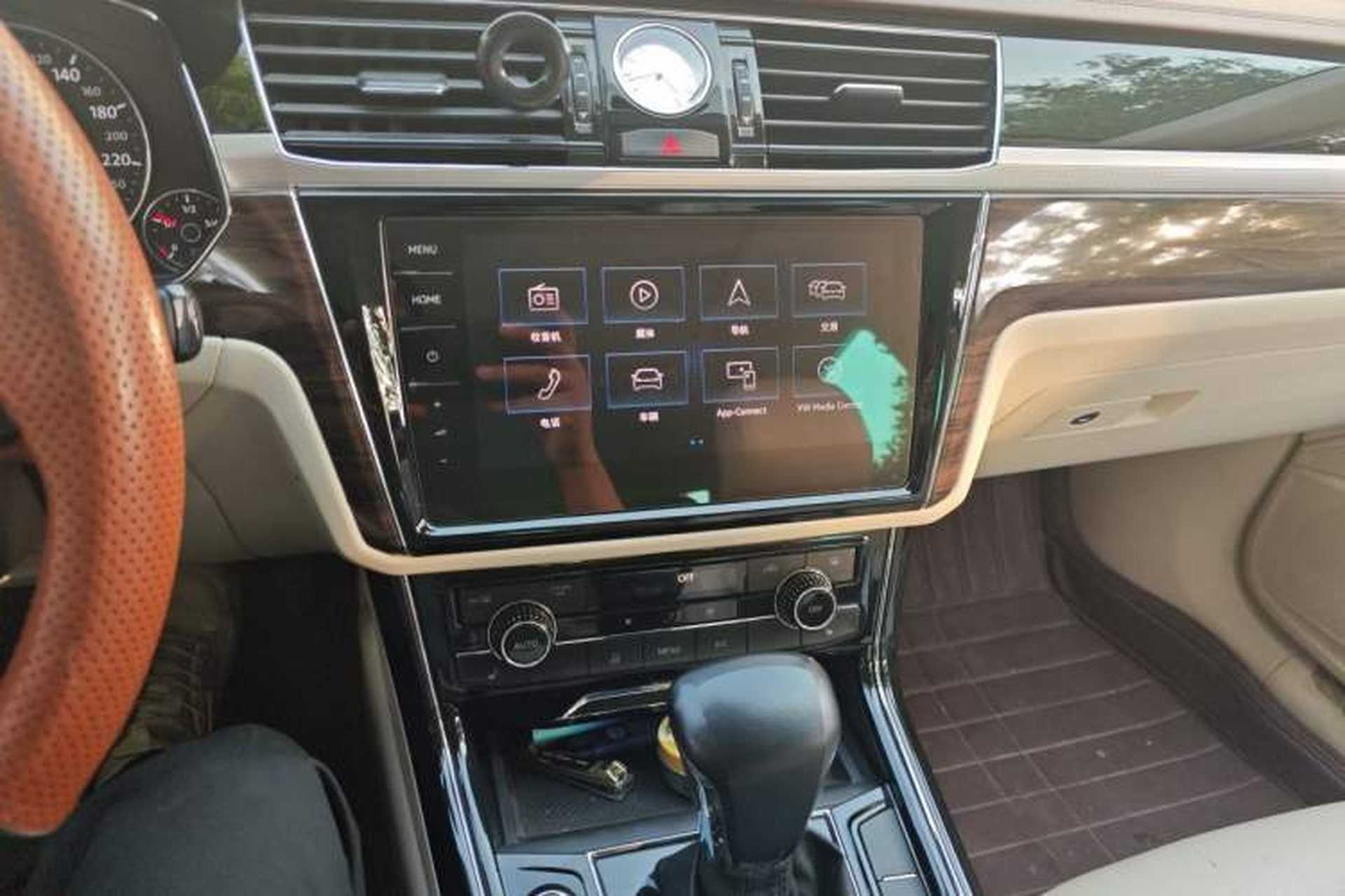 Used Volkswagen Phideon 2018 Revised Version 380TSI Two-Wheel Drive Business Edition Audio And AC Panel