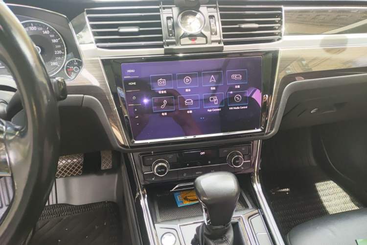 Used Volkswagen Phideon 2018 Revised Version 380TSI Two-Wheel Drive Business Edition Audio And AC Panel
