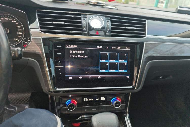 Used Volkswagen Phideon 2018 Revised Version 380TSI Two-Wheel Drive Business Edition Audio And AC Panel