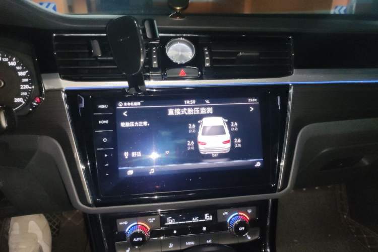 Used Volkswagen Phideon 2018 Revised Version 380TSI Two-Wheel Drive Business Edition Audio And AC Panel