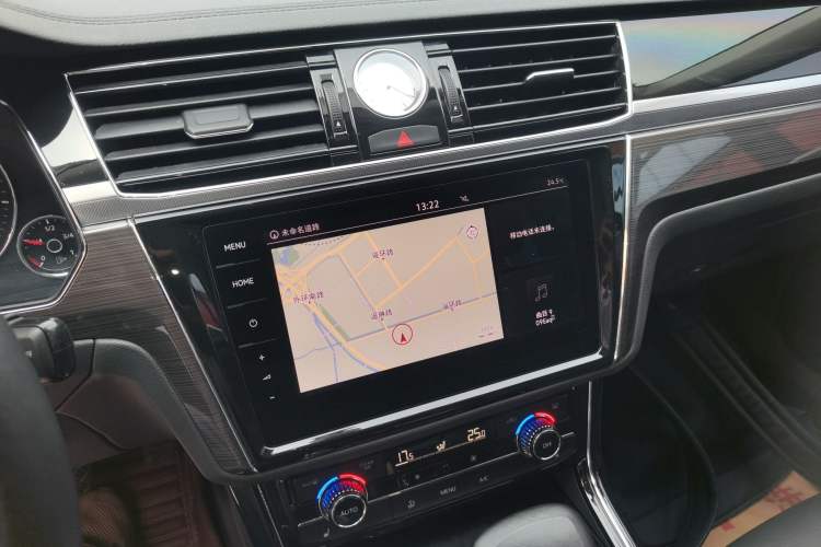 Used Volkswagen Phideon 2018 Revised Version 380TSI Two-Wheel Drive Business Edition Audio And AC Panel