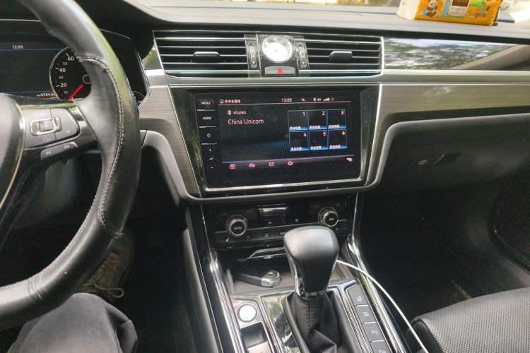 Used Volkswagen Phideon 2018 Revised Version 380TSI Two-Wheel-Drive Flagship Edition Audio And AC Panel