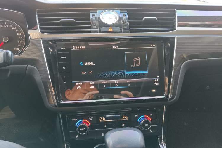 Used Volkswagen Phideon 2018 Revised Version 380TSI Two-Wheel Drive Business Edition Audio And AC Panel