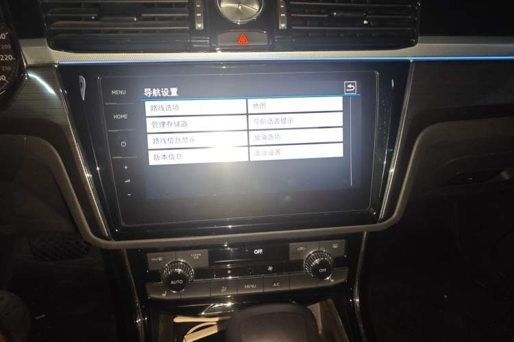 Used Volkswagen Phideon 2018 Revised Version 380TSI Two-Wheel Drive Business Edition Audio And AC Panel
