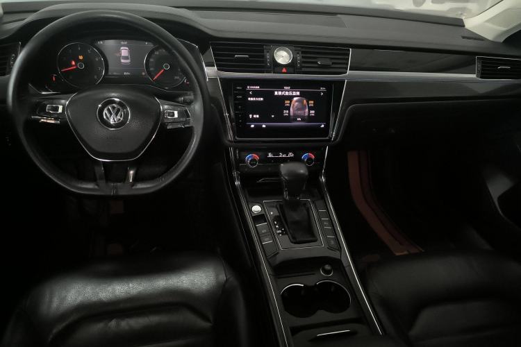 Used Volkswagen Phideon 2018 Revised Version 380TSI Two-Wheel Drive Business Edition Center Console