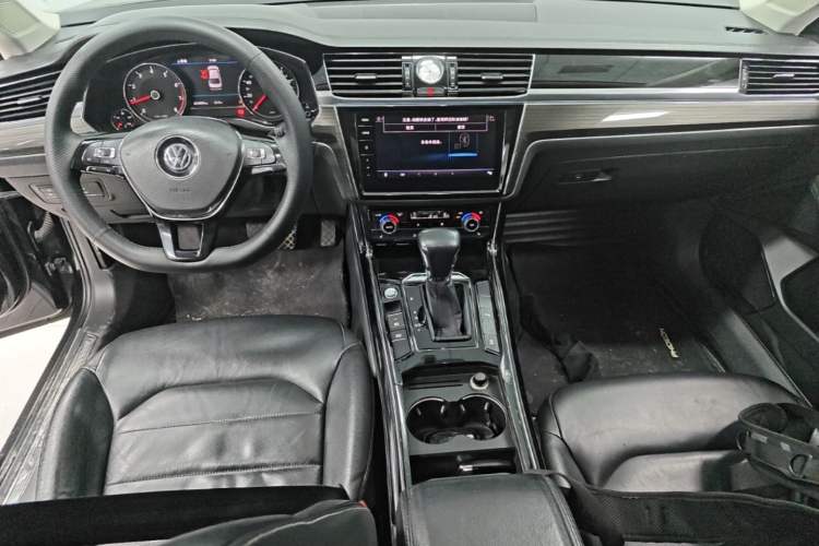 Used Volkswagen Phideon 2018 Revised Version 380TSI Two-Wheel Drive Business Edition Center Console