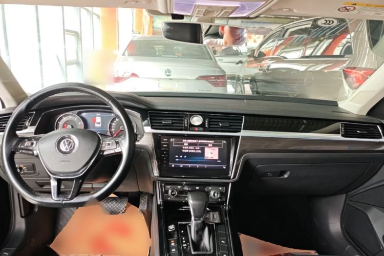 Used Volkswagen Phideon 2018 Revised Version 380TSI Two-Wheel Drive Business Edition Center Console