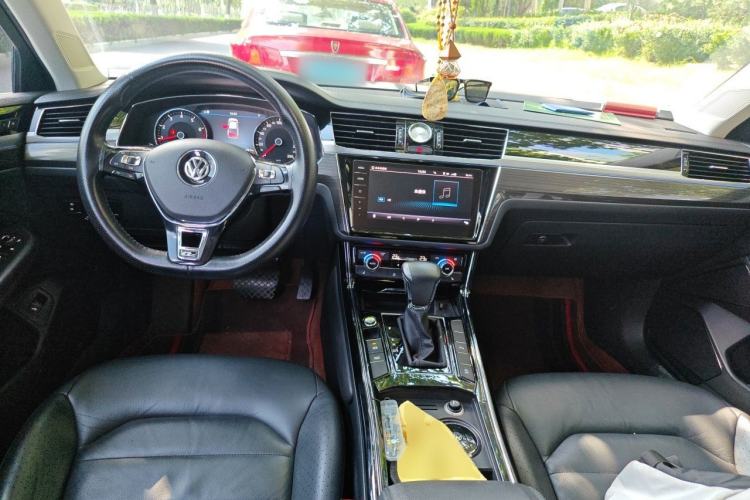 Used Volkswagen Phideon 2018 Revised Version 380TSI Two-Wheel Drive Business Edition Center Console