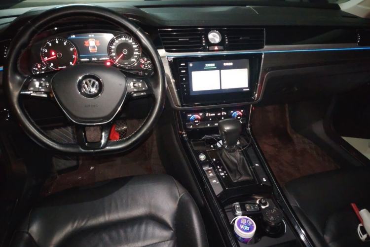 Used Volkswagen Phideon 2018 Revised Version 380TSI Two-Wheel Drive Business Edition Center Console
