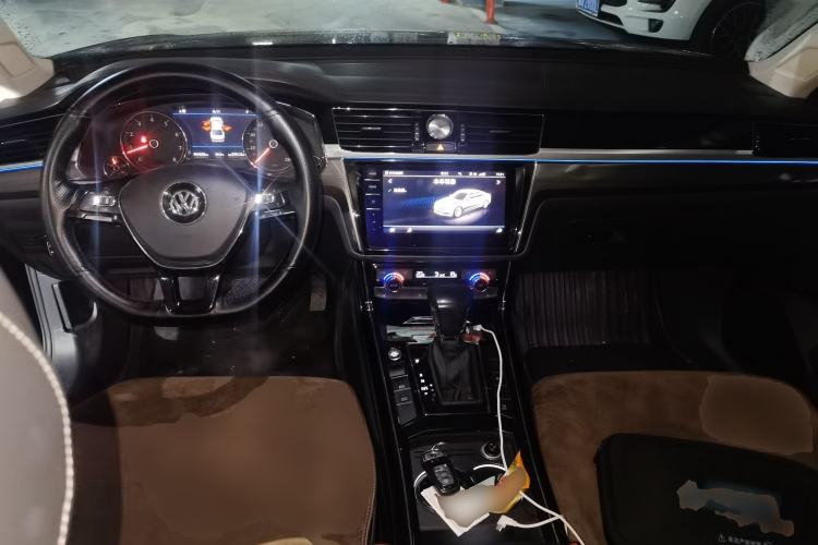 Used Volkswagen Phideon 2018 Revised Version 380TSI Two-Wheel Drive Business Edition Center Console
