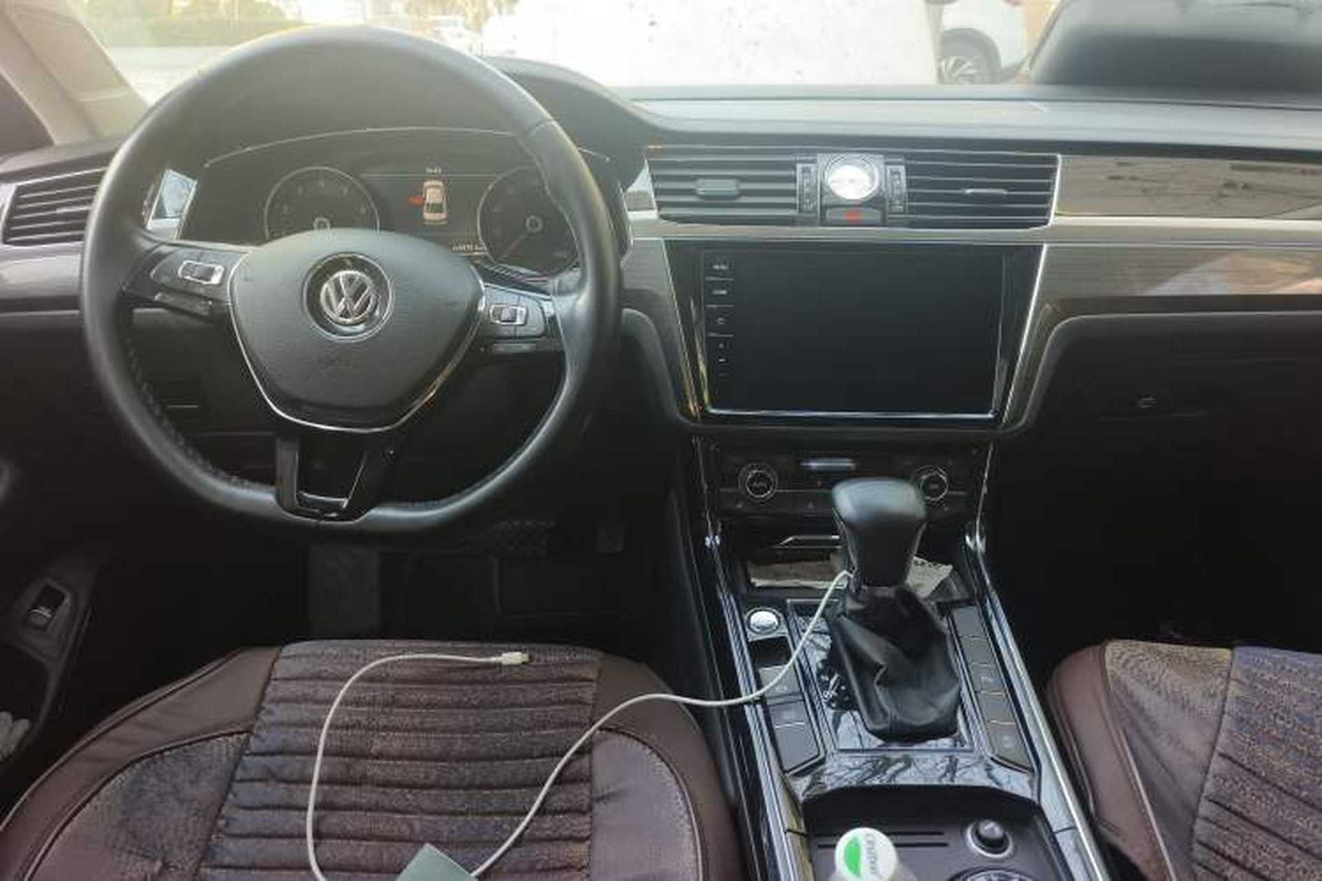 Used Volkswagen Phideon 2018 Revised Version 380TSI Two-Wheel Drive Business Edition Center Console