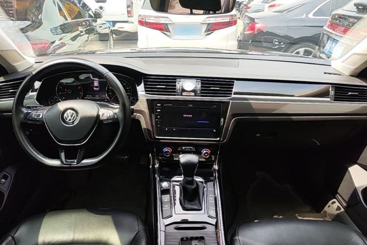 Used Volkswagen Phideon 2018 Revised Version 380TSI Two-Wheel Drive Business Edition Center Console