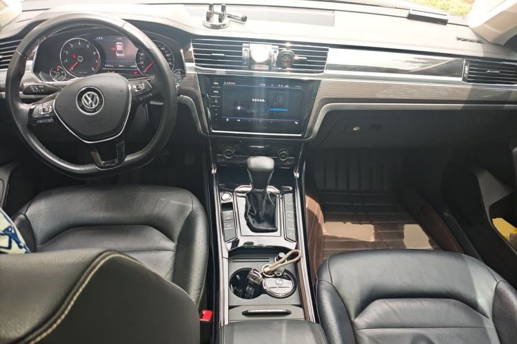 Used Volkswagen Phideon 2018 Revised Version 380TSI Two-Wheel Drive Business Edition Center Console
