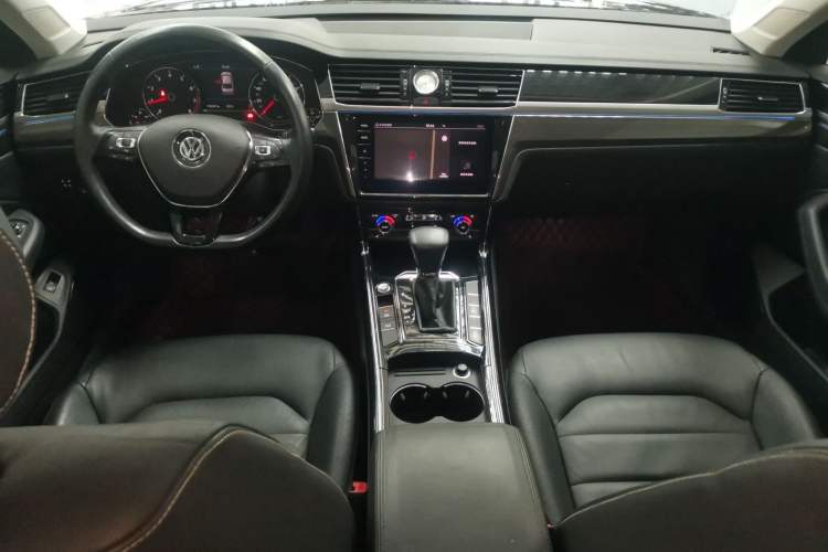 Used Volkswagen Phideon 2018 Revised Version 380TSI Two-Wheel Drive Business Edition Center Console