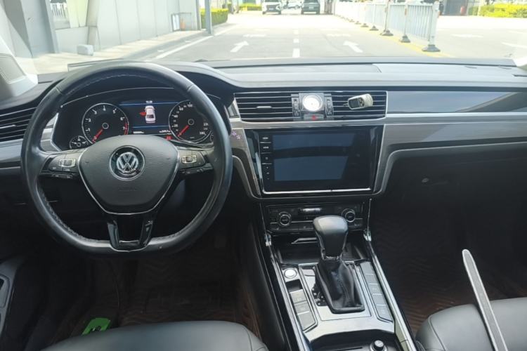 Used Volkswagen Phideon 2018 Revised Version 380TSI Two-Wheel Drive Business Edition Center Console