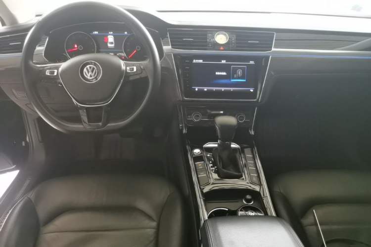 Used Volkswagen Phideon 2018 Revised Version 380TSI Two-Wheel Drive Business Edition Center Console