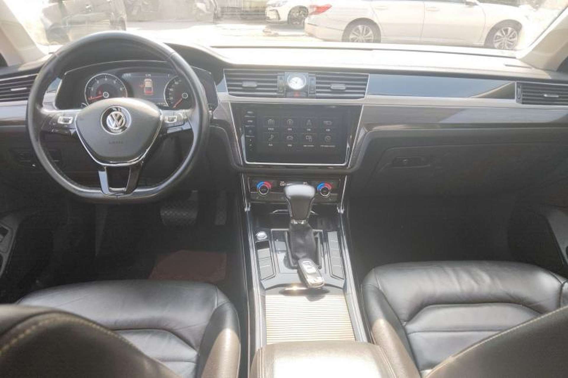 Used Volkswagen Phideon 2018 Revised Version 380TSI Two-Wheel Drive Business Edition Center Console