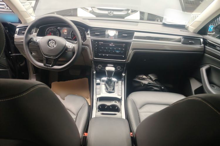Used Volkswagen Phideon 2018 Revised Version 380TSI Two-Wheel Drive Business Edition Center Console