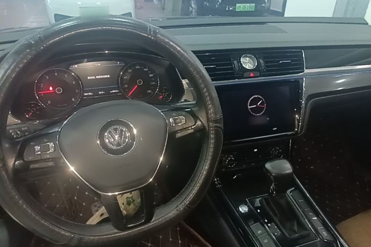 Used Volkswagen Phideon 2018 Revised Version 380TSI Two-Wheel Drive Business Edition Center Console