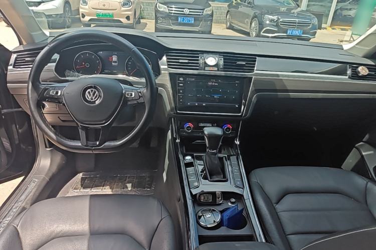 Used Volkswagen Phideon 2018 Revised Version 380TSI Two-Wheel Drive Business Edition Center Console