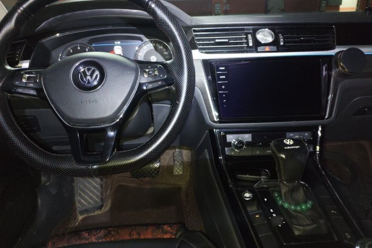 Used Volkswagen Phideon 2018 Revised Version 380TSI Two-Wheel Drive Business Edition Center Console