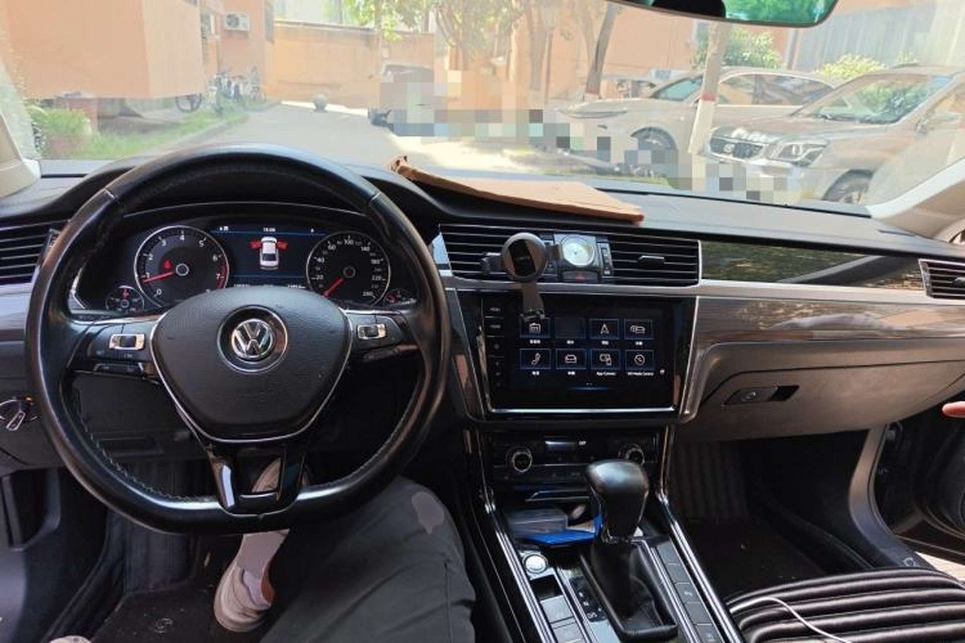 Used Volkswagen Phideon 2018 Revised Version 380TSI Two-Wheel Drive Business Edition Center Console