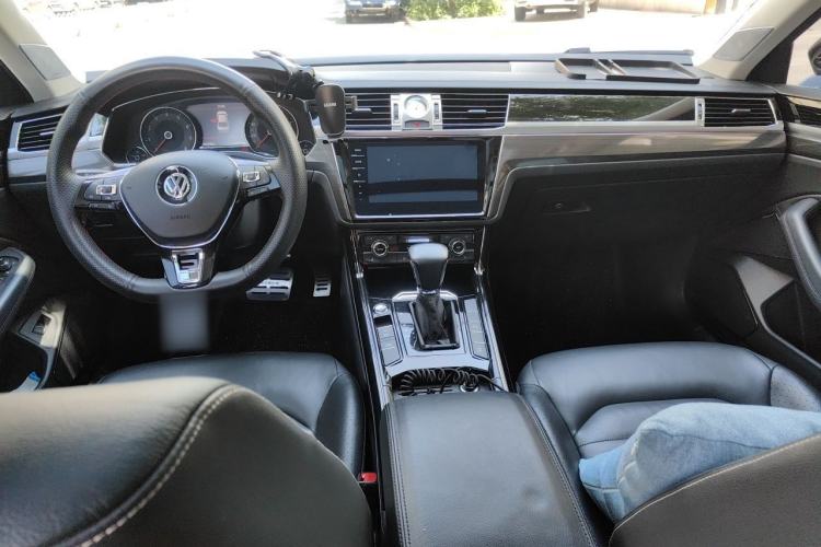 Used Volkswagen Phideon 2018 Revised Version 380TSI Two-Wheel Drive Business Edition Center Console