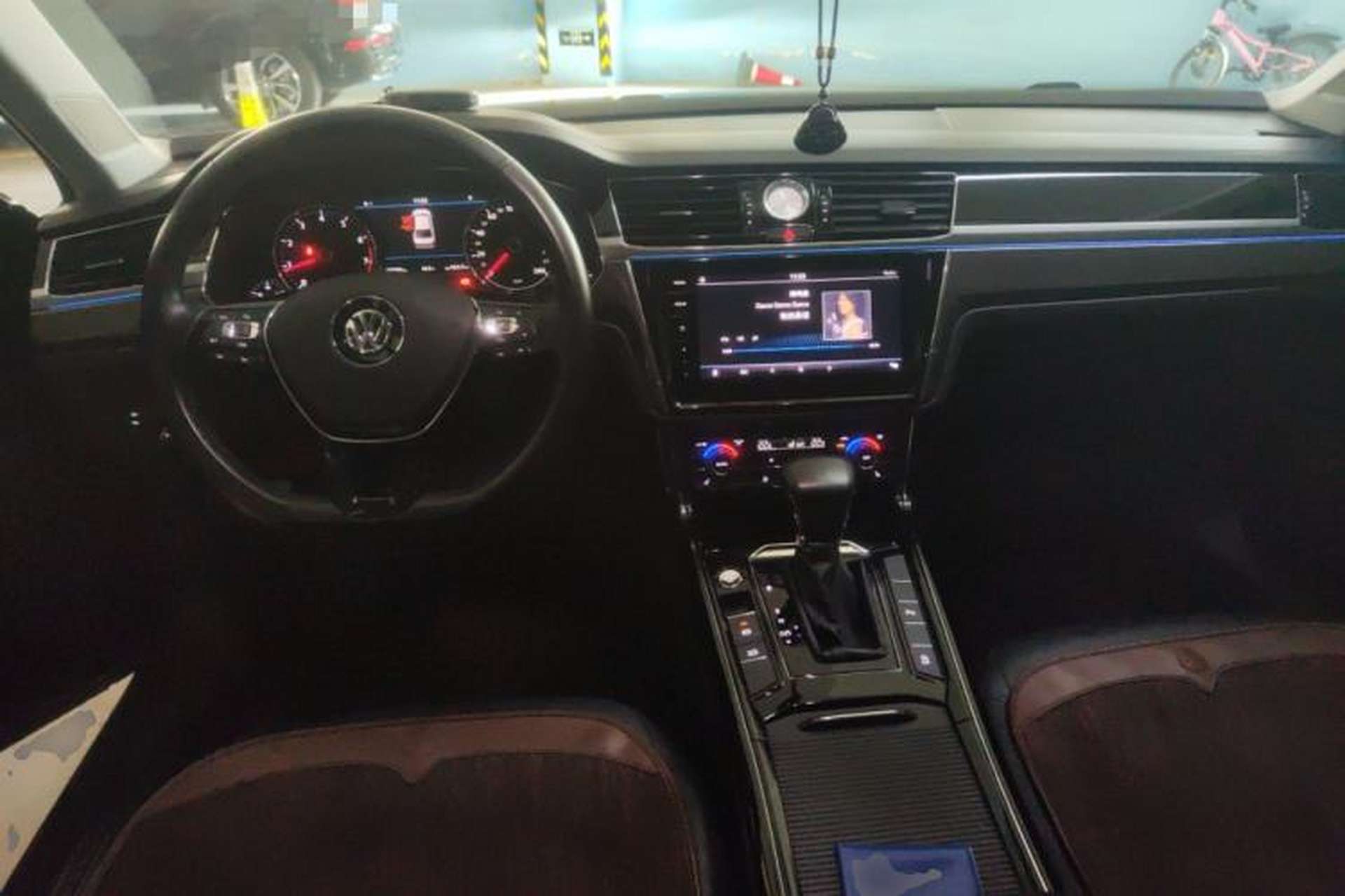 Used Volkswagen Phideon 2018 Revised Version 380TSI Two-Wheel Drive Business Edition Center Console