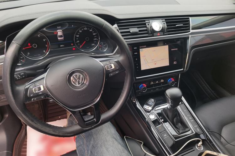 Used Volkswagen Phideon 2018 Revised Version 380TSI Two-Wheel Drive Business Edition Center Console