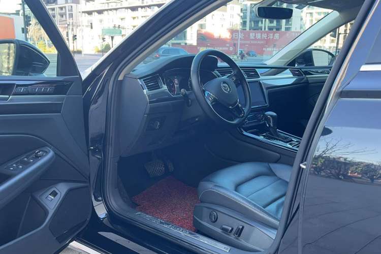 Used Volkswagen Phideon 2018 Revised Version 380TSI Two-Wheel Drive Business Edition Driver Seat