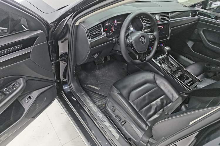 Used Volkswagen Phideon 2018 Revised Version 380TSI Two-Wheel Drive Business Edition Driver Seat
