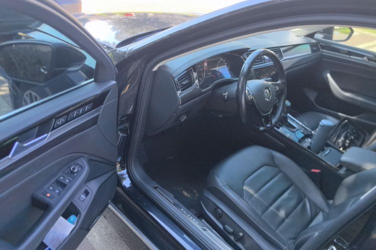 Used Volkswagen Phideon 2018 Revised Version 380TSI Two-Wheel Drive Business Edition Driver Seat