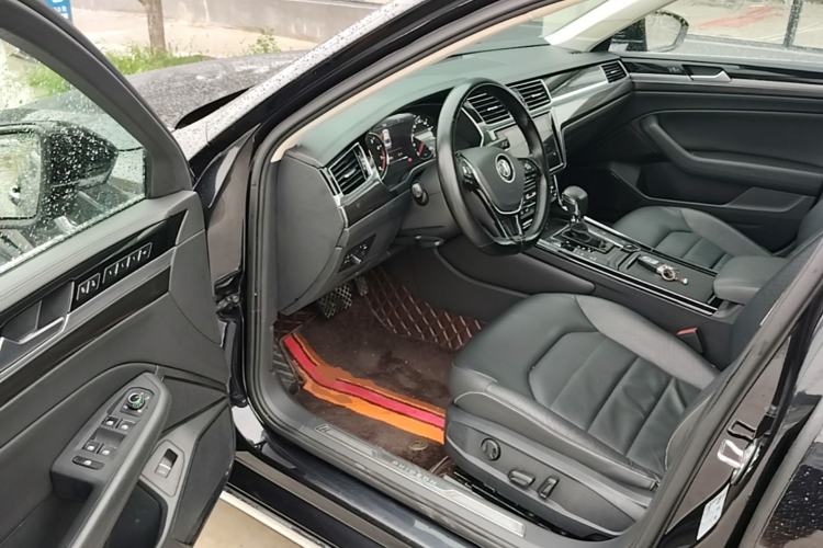 Used Volkswagen Phideon 2018 Revised Version 380TSI Two-Wheel Drive Business Edition Driver Seat