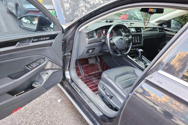 Used Volkswagen Phideon 2018 Revised Version 380TSI Two-Wheel Drive Business Edition Driver Seat