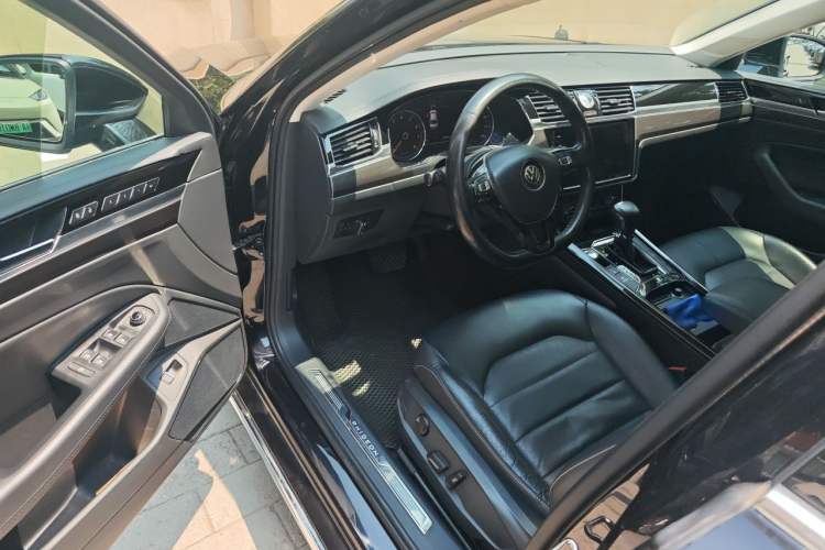 Used Volkswagen Phideon 2018 Revised Version 380TSI Two-Wheel Drive Business Edition Driver Seat