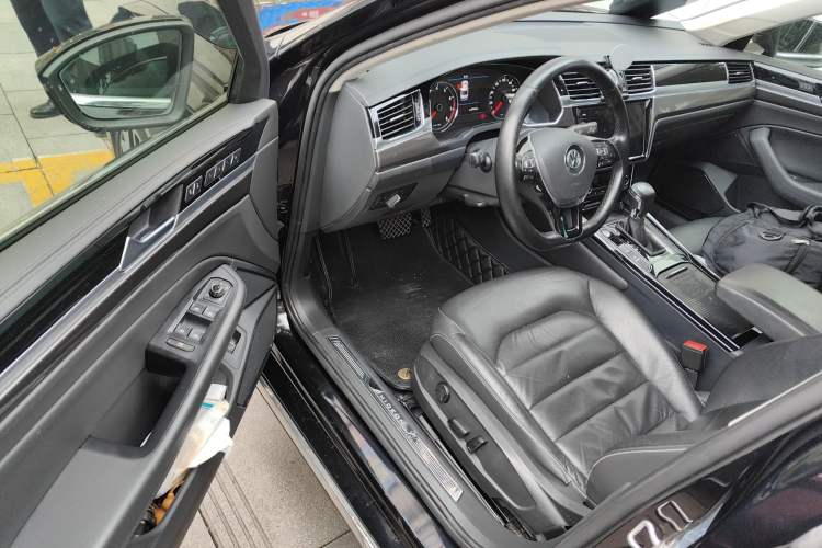 Used Volkswagen Phideon 2018 Revised Version 380TSI Two-Wheel Drive Business Edition Driver Seat