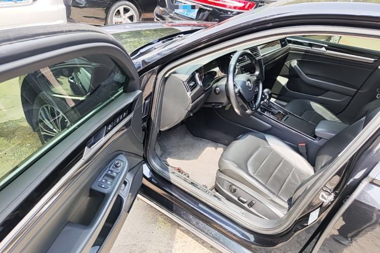 Used Volkswagen Phideon 2018 Revised Version 380TSI Two-Wheel Drive Business Edition Driver Seat