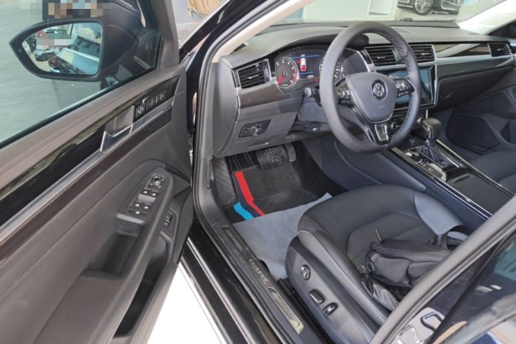 Used Volkswagen Phideon 2018 Revised Version 380TSI Two-Wheel Drive Business Edition Driver Seat