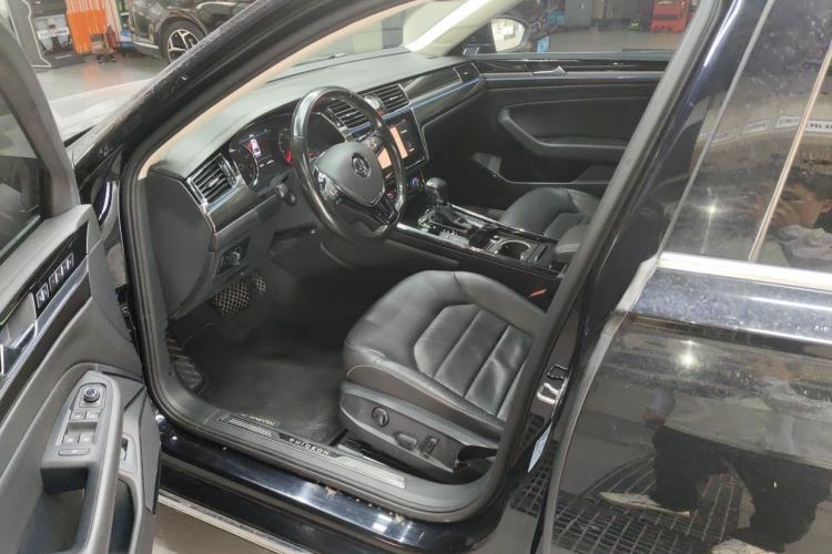 Used Volkswagen Phideon 2018 Revised Version 380TSI Two-Wheel Drive Business Edition Driver Seat