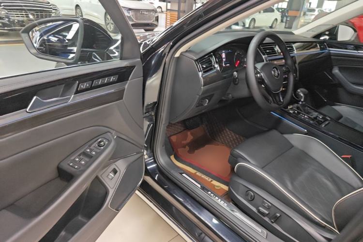 Used Volkswagen Phideon 2018 Revised Version 380TSI Two-Wheel-Drive Flagship Edition Driver Seat