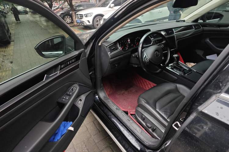 Used Volkswagen Phideon 2018 Revised Version 380TSI Two-Wheel Drive Business Edition Driver Seat
