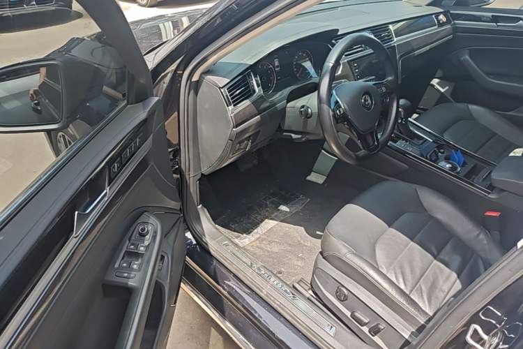 Used Volkswagen Phideon 2018 Revised Version 380TSI Two-Wheel Drive Business Edition Driver Seat